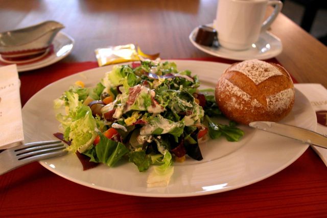 Що можна поїсти на $30 у різних країнах світу? - фото 157616