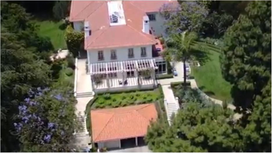 Де мешкає Джолі: фото розкішної вілли