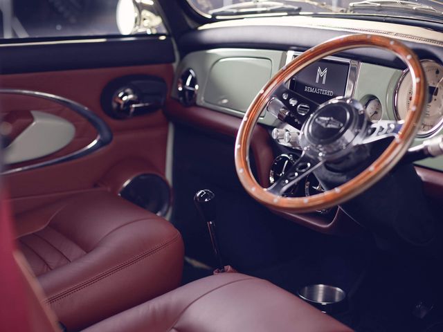 Машина мрії! Британці випустили сучасну версію оригінального MINI - фото 157876