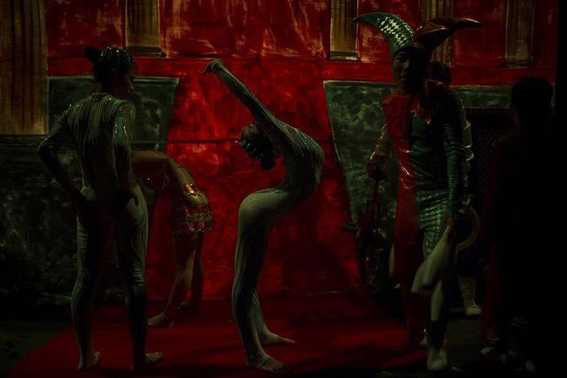 Фотограф показав, як насправді живуть циркачі - фото 161883