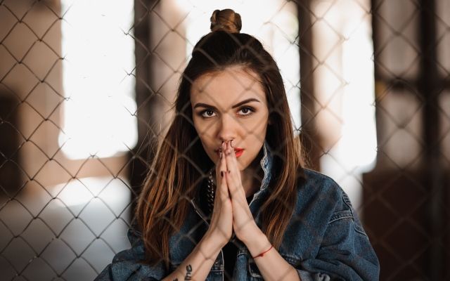 Екс-Еріка MamaRika представила новий кліп у стилі 90-х