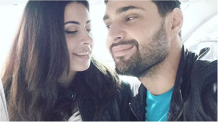 Козловський з нареченою наважилися розібрати ялинку