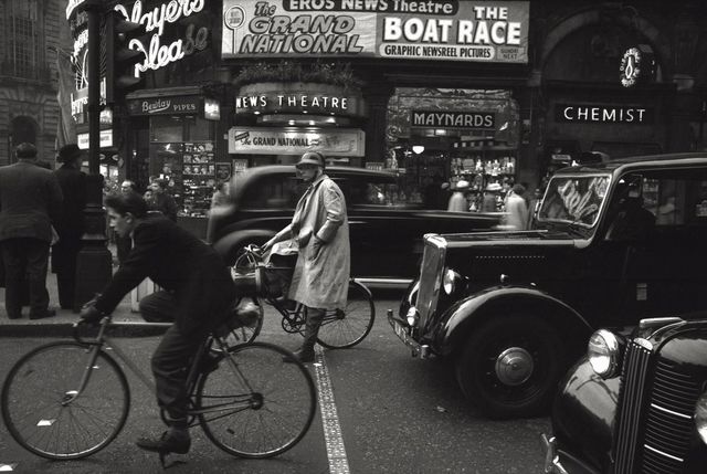 Вуличне життя Лондона у 50-70х: неймовірні фото - фото 156819
