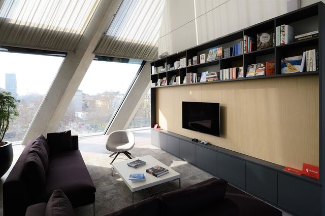 Як виглядає новенький офіс Microsoft в Мілані: ефектні фото - фото 162395