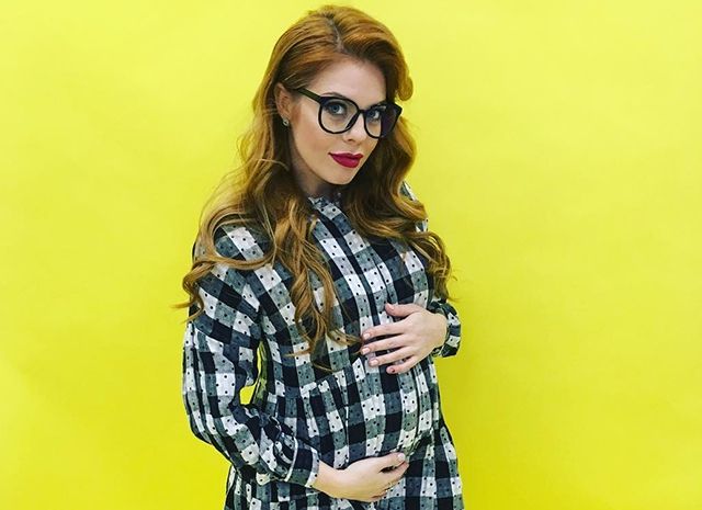 "Українська культура у мене в крові": російська співачка похвалилася сукнею-вишиванкою