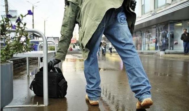 Ніколи не беріть у руки незнайомі предмети - фото 157169