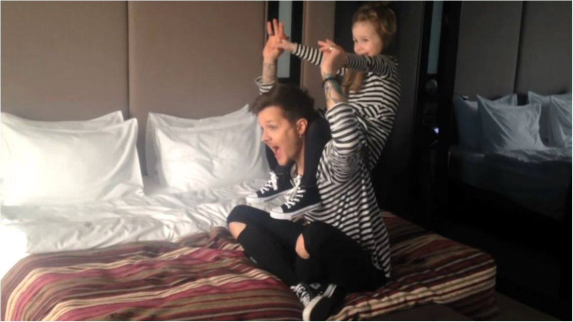 Лідер гурту O.Torvald з вагітною дружиною та донечкою знялися у фотосесії