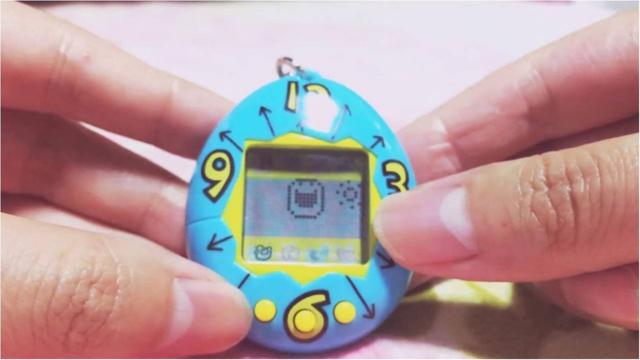 В Японії повернули до життя легендарний тамагочі!