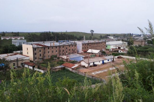 Унікальні фотографії Північної Кореї, зняті на телефон - фото 159779