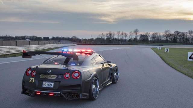 Nissan представить крутий поліцейський GT-R - фото 157442
