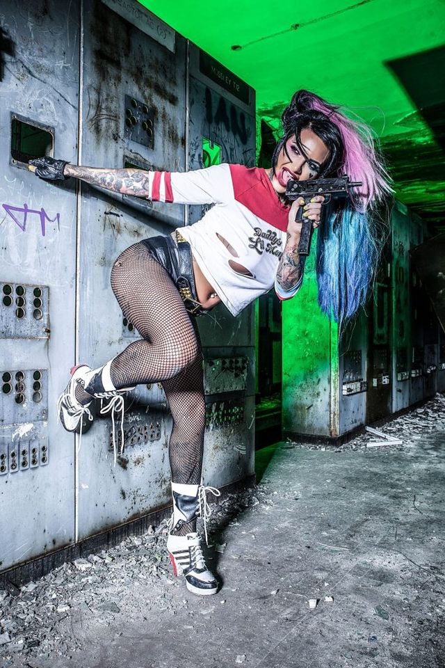 Скандальна британська модель знялася голою в образі Харлі Квін: гарячі фото (18+) - фото 156332