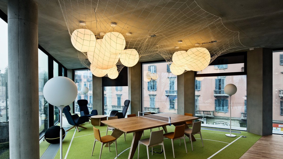 Як виглядає новенький офіс Microsoft в Мілані: ефектні фото - фото 1