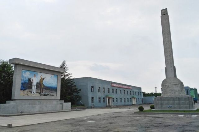 Унікальні фотографії Північної Кореї, зняті на телефон - фото 159795