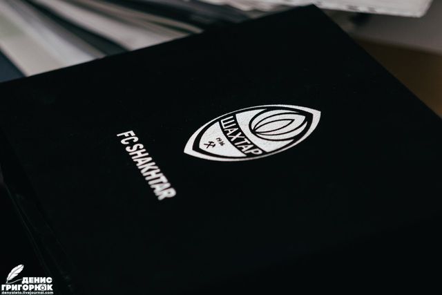 Як зараз виглядає окупована "Донбас Арена": фоторепортаж - фото 160691