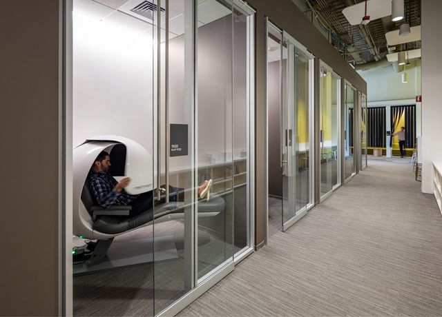 Як виглядає офіс Samsung: ефектні фото - фото 162527