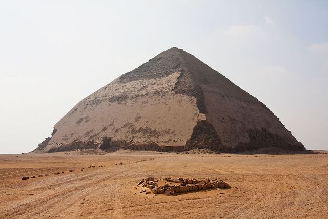 Не така, як всі: у Єгипті виявили невідому досі піраміду - фото 157007