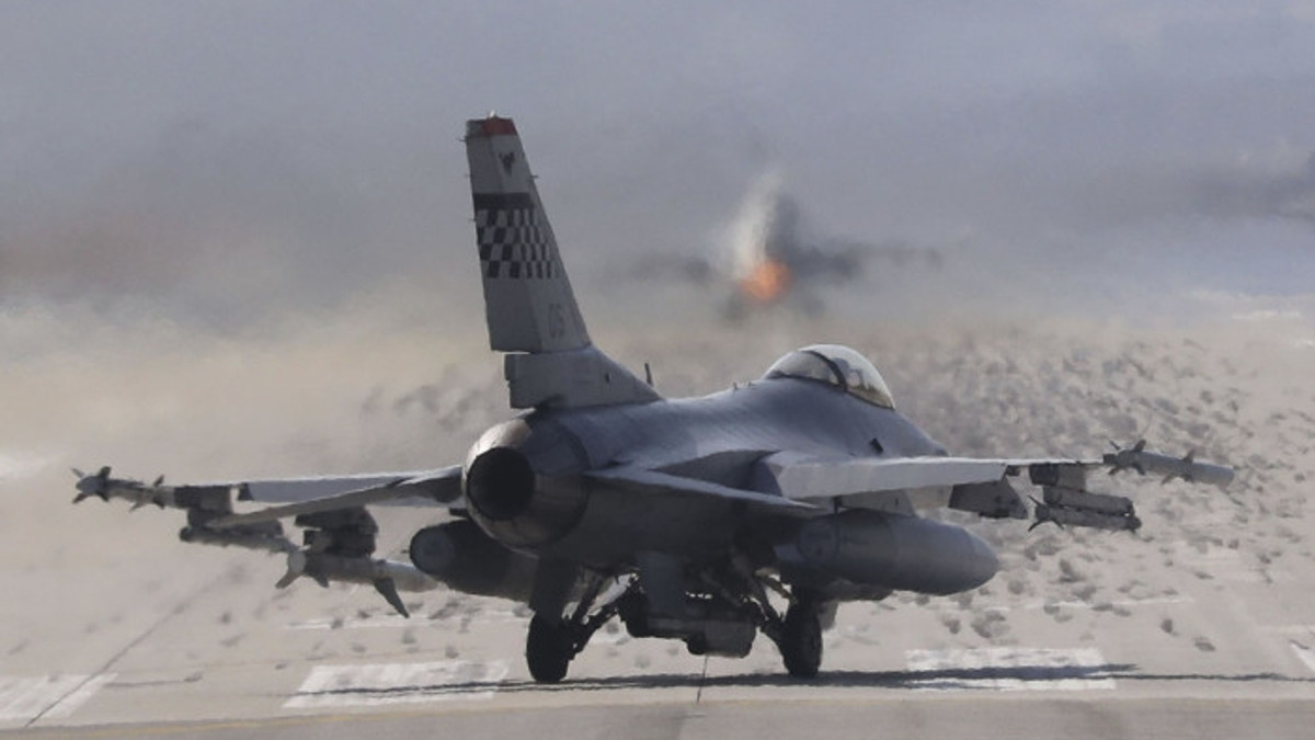 F-16 - фото 1