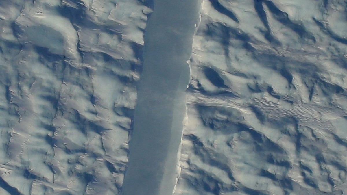 У NASA показали тріщину у льодовику Гренландії - фото 1