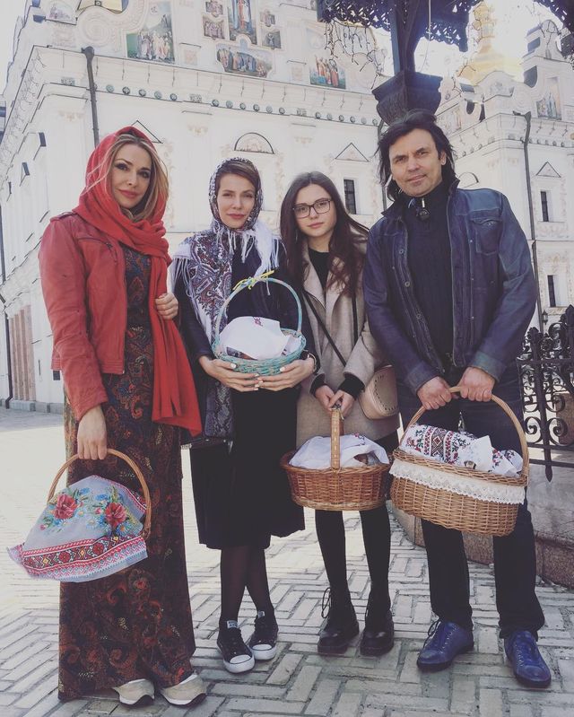 Ольга Сумська показала своїх красунь-донечок - фото 160072