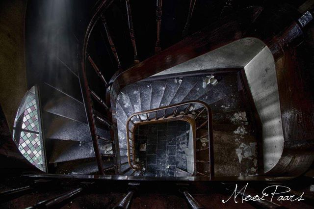 Видовище не для слабкодухих: як виглядає покинута психлікарня в Бельгії - фото 156936