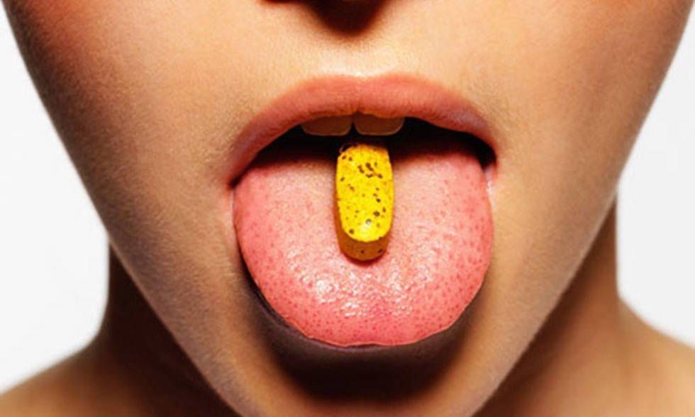 Чому не можна запивати ліки гарячими напоями