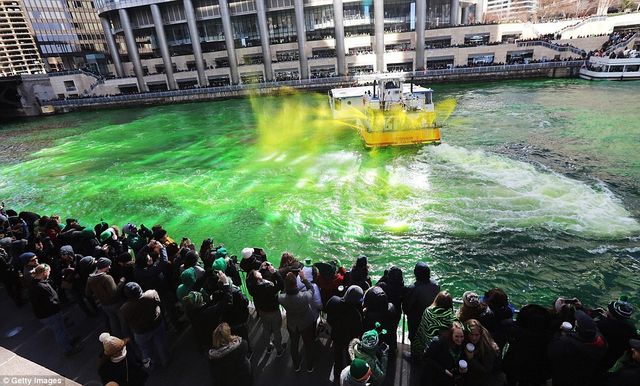 Фото дня: як виглядає смарагдова річка у США - фото 157665