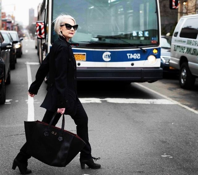 Як виглядає найстильніша бабуся США: ефектні фото - фото 156129