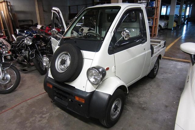 Як виглядають надзвичайно компактні автомобілі у світі - фото 158444