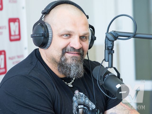 Ви маєте це побачити! Василь Вірастюк перевірив "біцуху" ведучих Радіо МАКСИМУМ - фото 162623