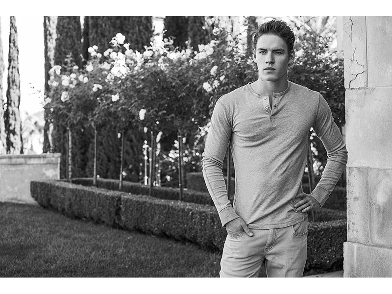 Племінник Гілларі Клінтон проігнорував сімейну традицію і став моделлю: з'явилися фото