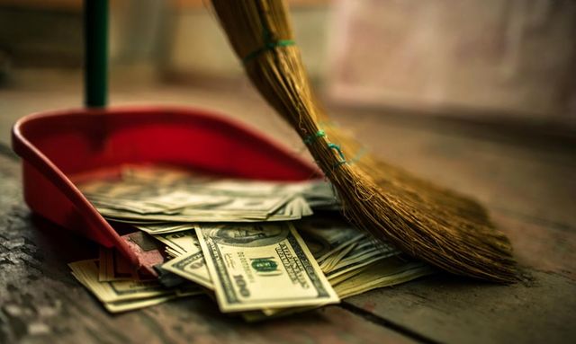 Що подобається жінкам та як розпоряджатися грошима правильно: 1 квітня в трьох фото - фото 156283