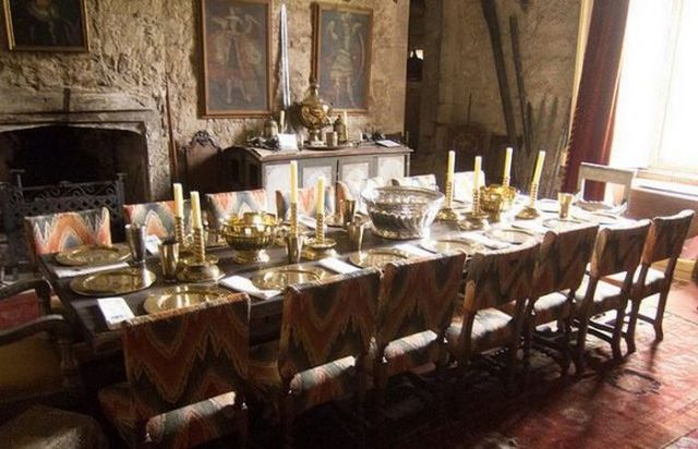 Один із найбільш містичних замків Європи: ефектні фото - фото 156622