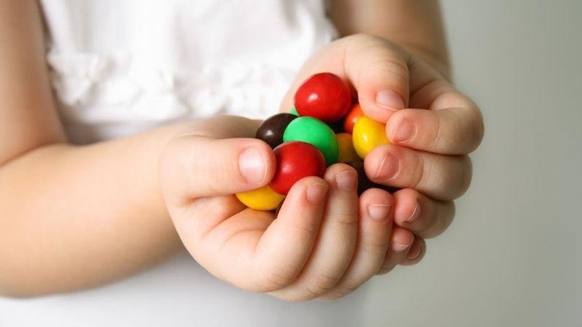 В Україні водій маршрутки третій рік пригощає дітей цукерками - фото 1
