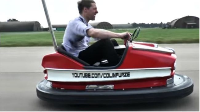 Повний ульот! Дитяче атракціонне авто розігнали до 164 км/год