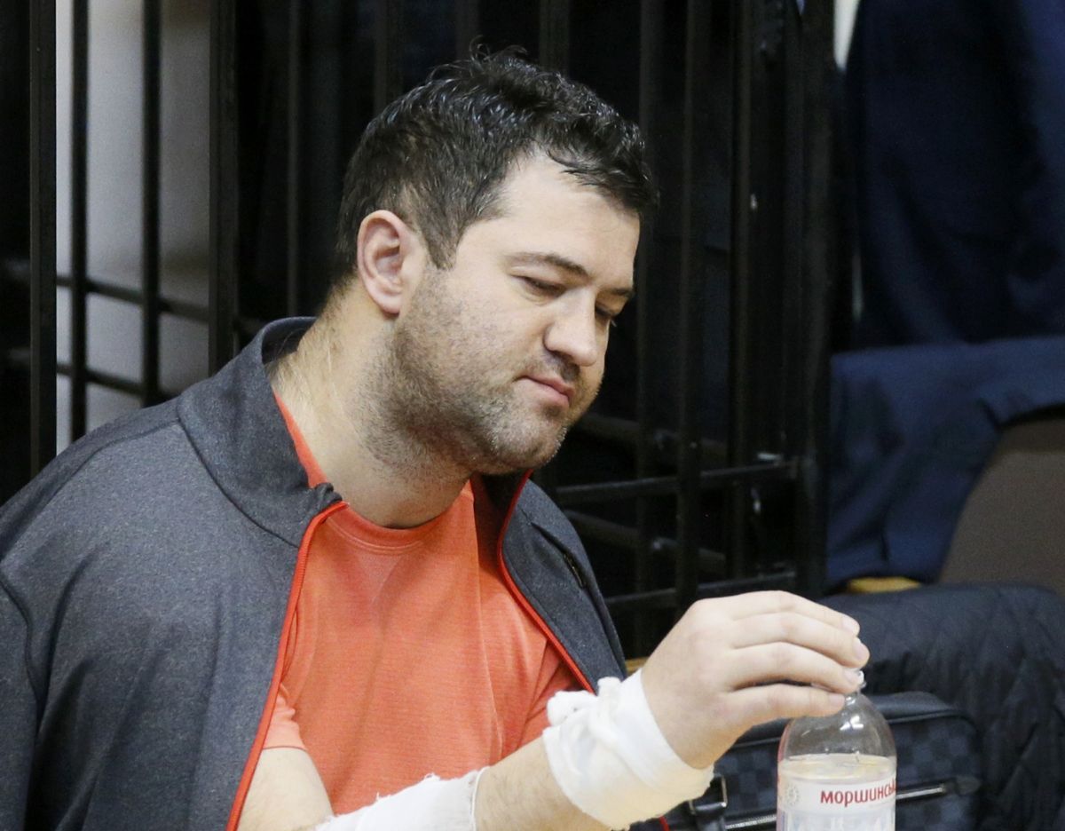 Пояс вірності? Насіров носить електронний браслет в ... 