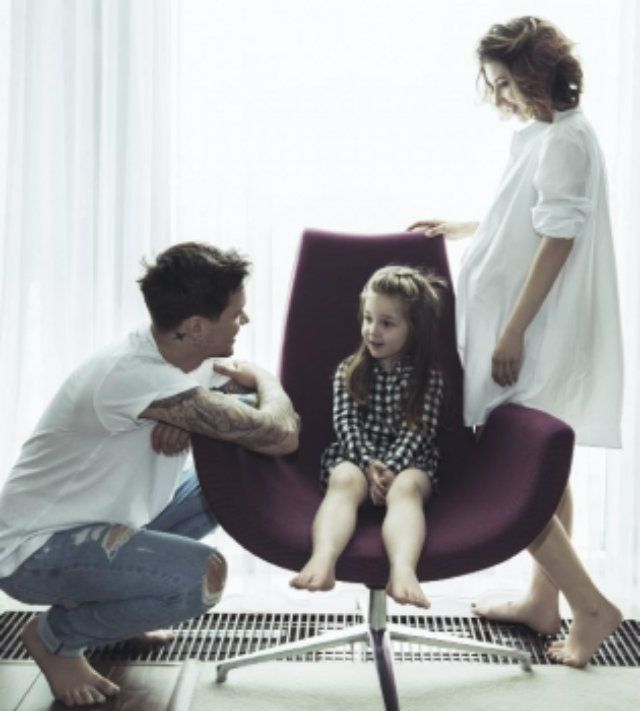 Лідер гурту O.Torvald з вагітною дружиною та донечкою знялися у фотосесії - фото 159642