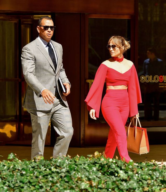 47-річна Джей Ло вразила сексуальним нарядом: ефектні фото - фото 157086