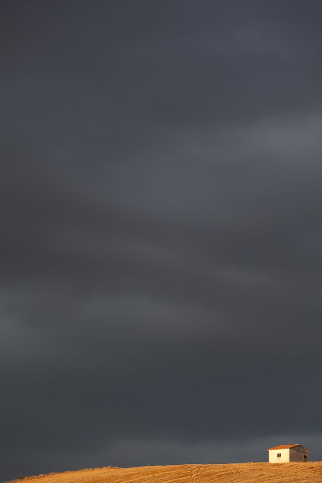 Фотограф показав "життя" одного будиночка - фото 162989