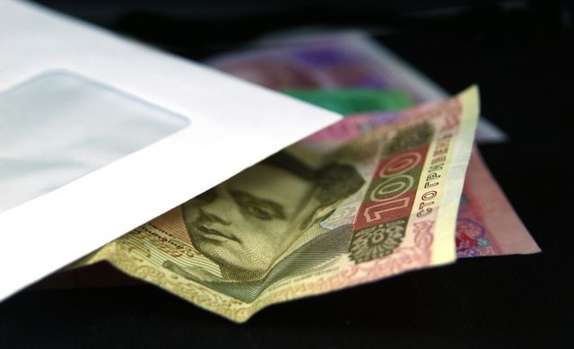 Раптове погіршення погоди та найвищі зарплати в Україні: 17 квітня у трьох фото - фото 160459