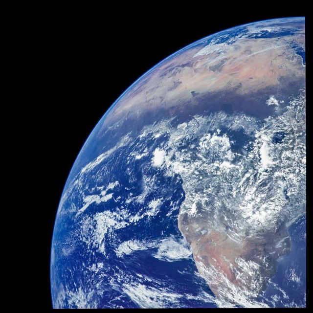 Time опублікував невідомі фотографії астронавтів на Місяці - фото 156370