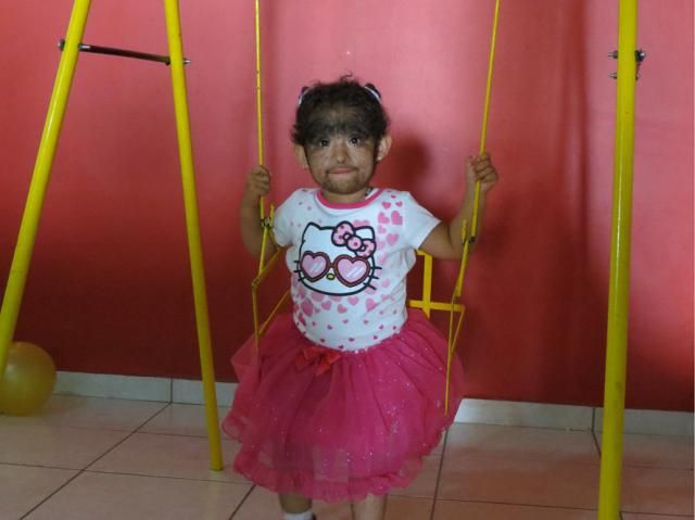 Найволохатіша родина у світі: вражаючі фото - фото 156175