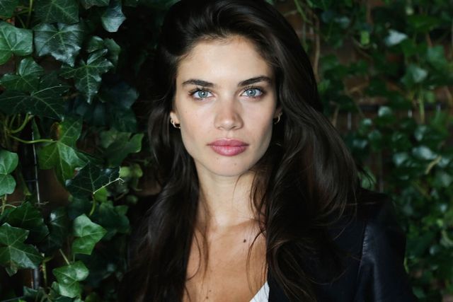 У яких країнах жінок значно більше за чоловіків - фото 157111