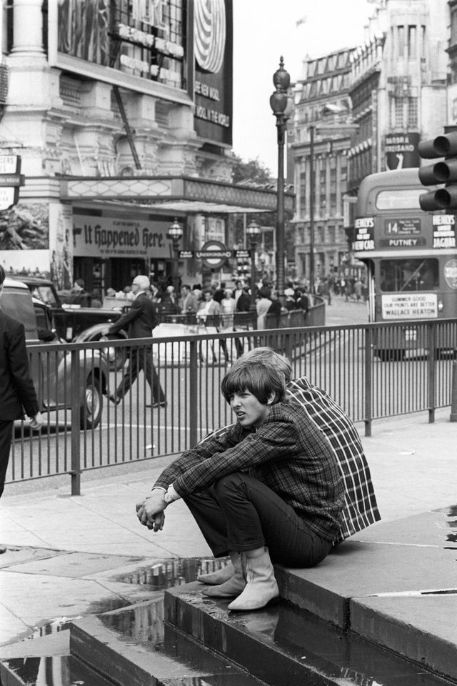 Вуличне життя Лондона у 50-70х: неймовірні фото - фото 156822