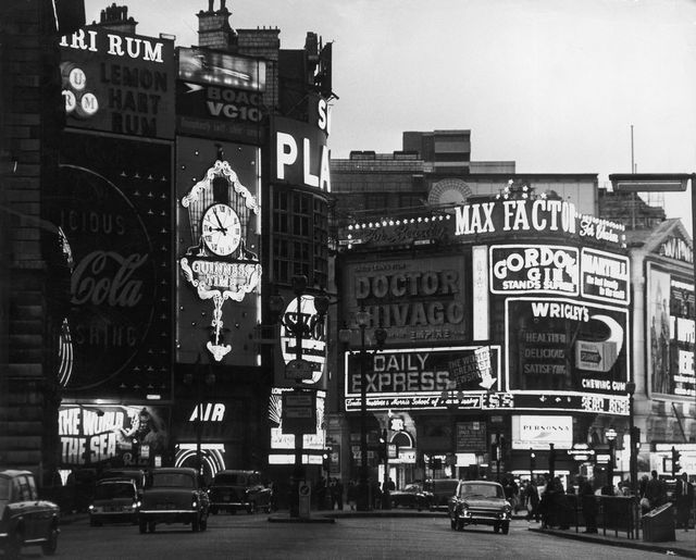 Вуличне життя Лондона у 50-70х: неймовірні фото - фото 156812