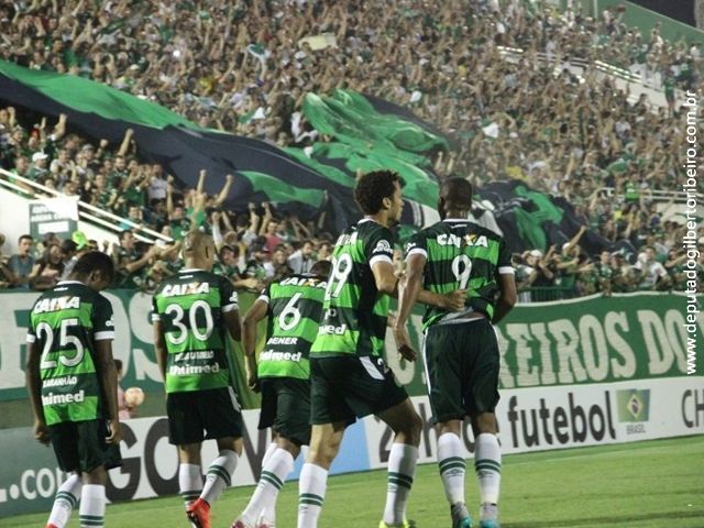 Бразильський клуб виграв перший титул після авіакатастрофи - фото 160037