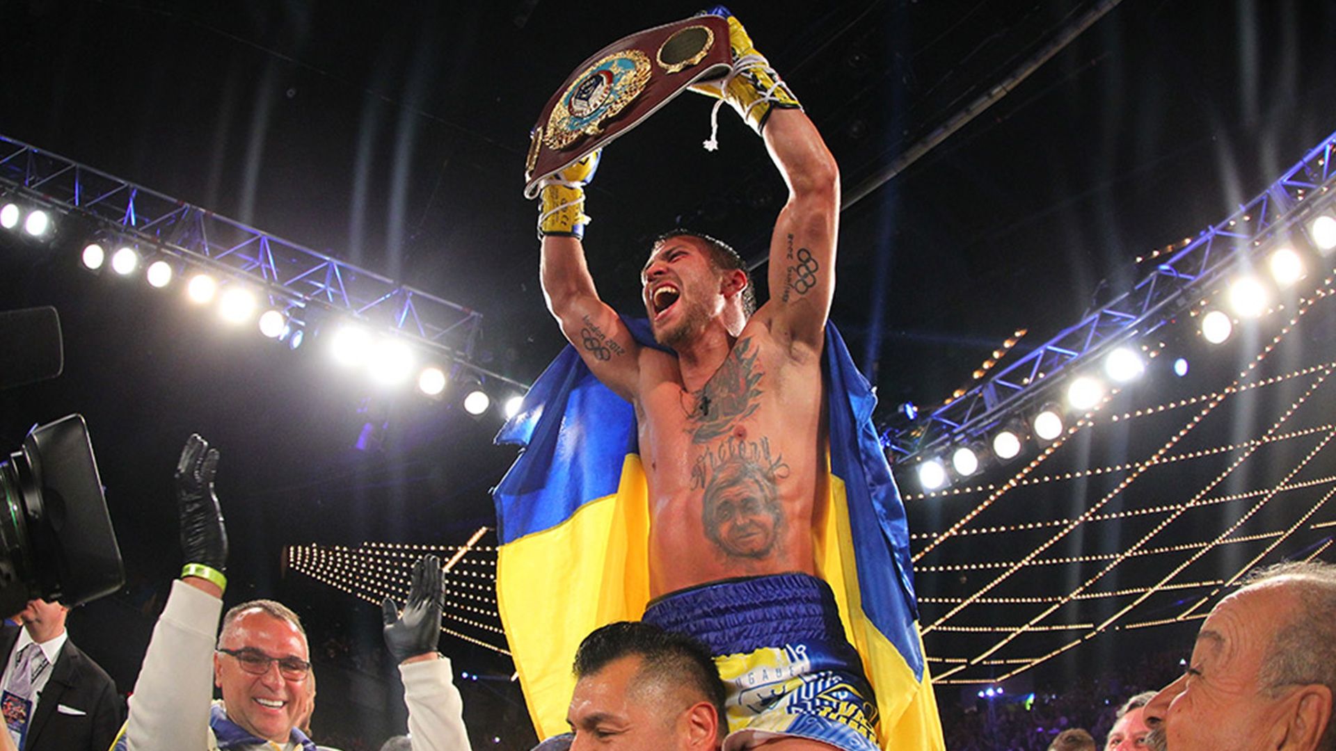 Хто ризикне? Боб Арум розсекретив наступного суперника Ломаченка