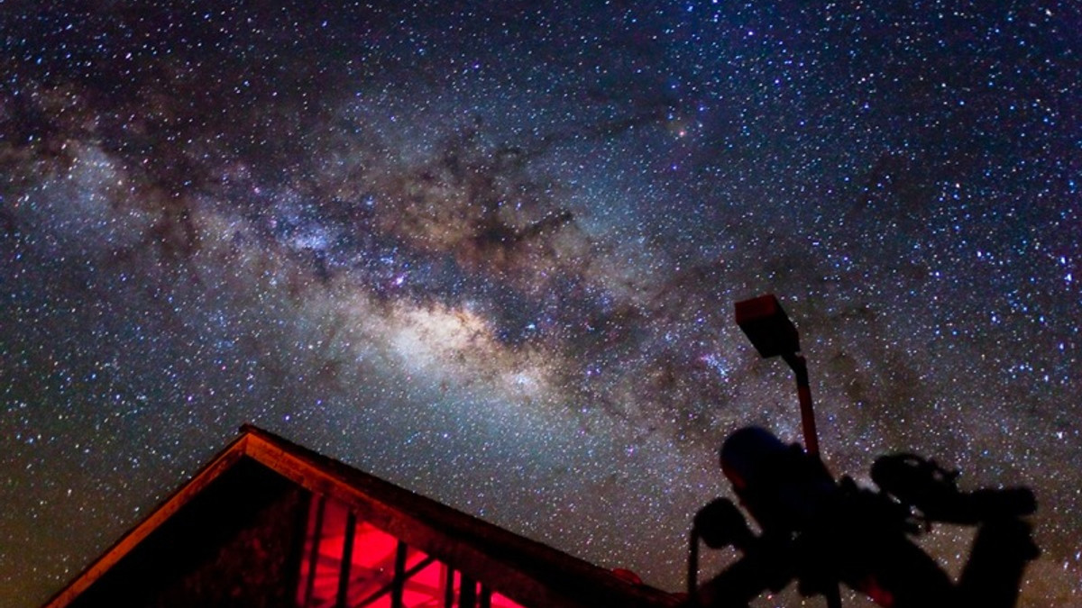 Зоряна ніч над обсерваторією на Гаваях: вражаюче відео - фото 1