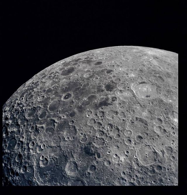 Time опублікував невідомі фотографії астронавтів на Місяці - фото 156371