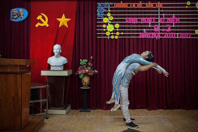 Фотограф показав, як насправді живуть циркачі - фото 161882