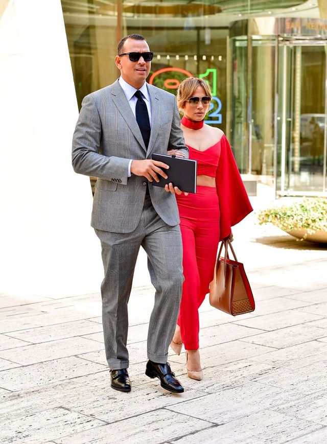 47-річна Джей Ло вразила сексуальним нарядом: ефектні фото - фото 157089